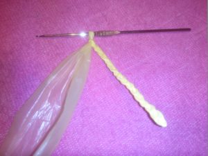 Урок технологии вязания крючком - цепочка из воздушных петель